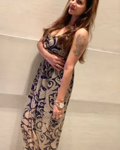 Kushmundi Escort